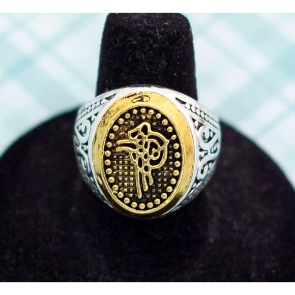 Vintage Intricate Royalty P Initial Ring - Size 7 1/2 - L24 - Picture 1 of 3